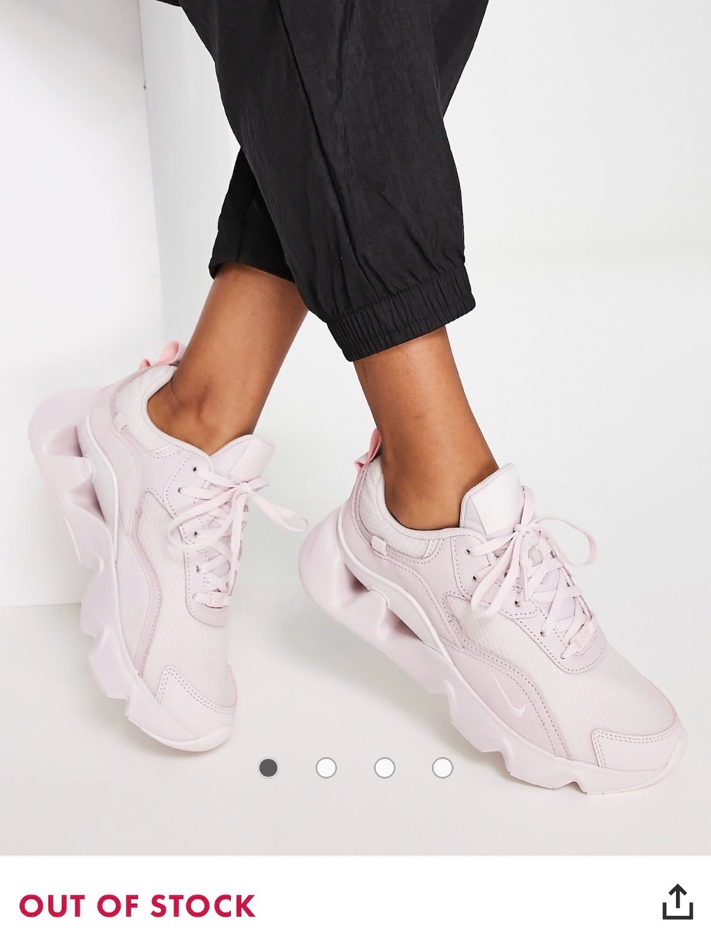 Women’s Nike Ryz 365 2 sneakers in light pink